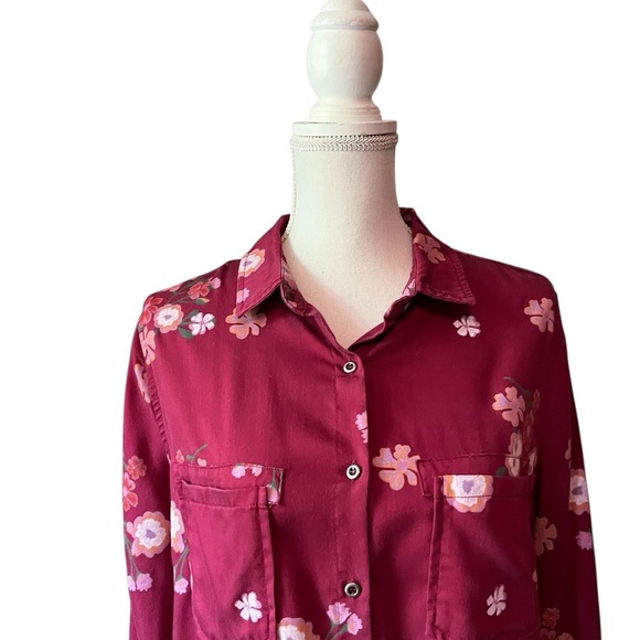 Billy T Women’s Maroon Floral Button Down Shirt Size Medium - Picture 2 of 9